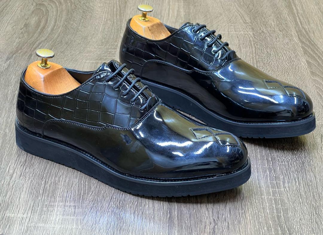 Paire en cuir verni